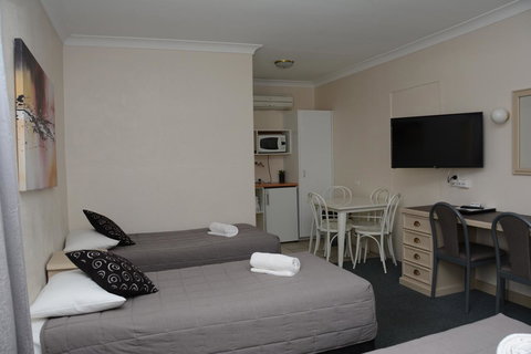 Ben Chifley Motor Inn - Accommodation QLD 4