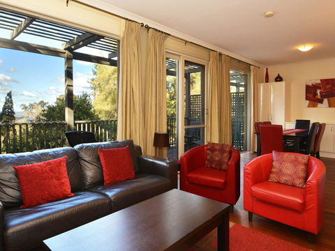 Villa Executive 2br Cypress DS Located Within Cypress Lakes Resort - Accommodation QLD 0