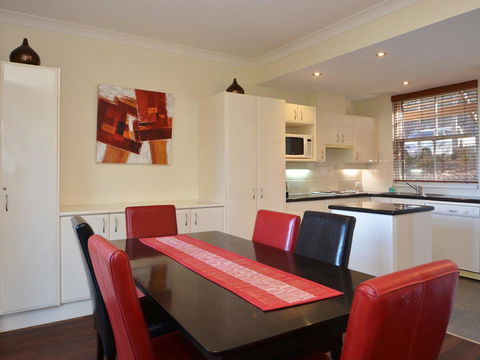 Villa Executive 2br Cypress DS Located Within Cypress Lakes Resort - Accommodation QLD 6