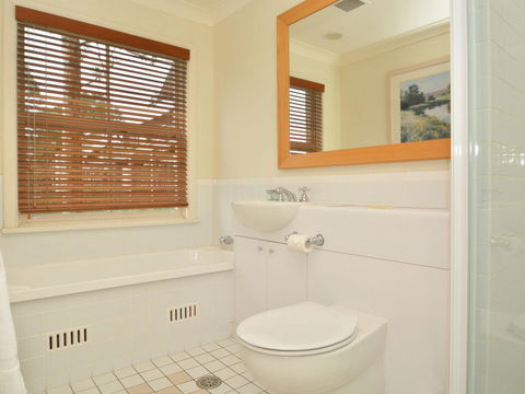 Villa Executive 2br Cypress DS Located Within Cypress Lakes Resort - Accommodation QLD 12