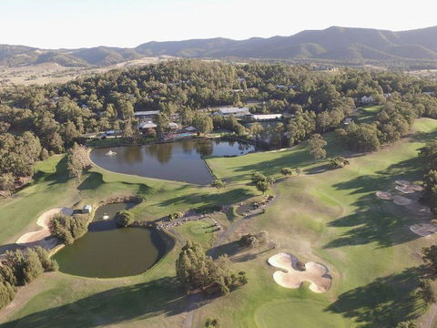 Villa Executive 2br Cypress DS Located Within Cypress Lakes Resort - Accommodation QLD 4