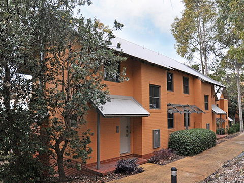 Villa Executive 2br Cypress DS Located Within Cypress Lakes Resort - Accommodation QLD 2