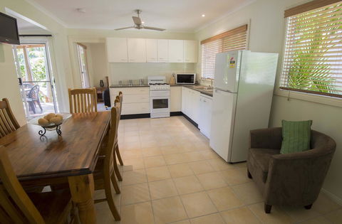 The Palms At Avoca - Accommodation QLD 3