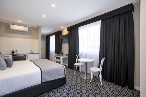 CH Boutique Hotel & Apartments, Ascend Hotel Collection - Accommodation QLD 3