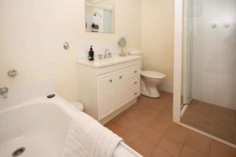 Stay In Mudgee The Grove, The Church, And Premium Private Homestead - Accommodation QLD 16
