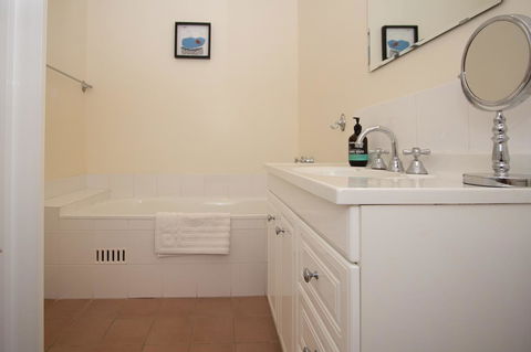 Stay In Mudgee The Grove, The Church, And Premium Private Homestead - Accommodation QLD 34