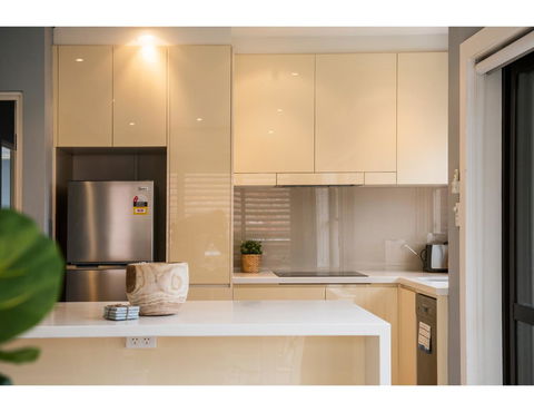 Beachside Getaway In Freshie W Parking - Accommodation QLD 2