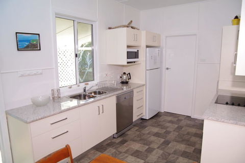 Fleur Cottage, 7 Willow Street - Accommodation QLD 7