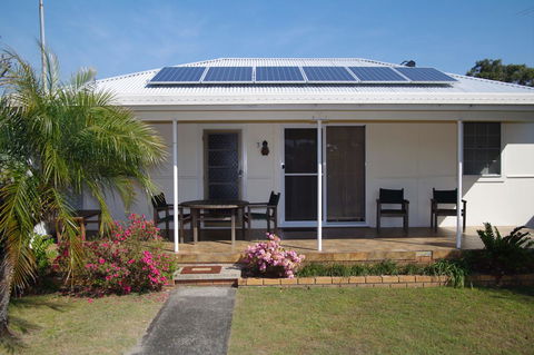 Fleur Cottage, 7 Willow Street - Accommodation QLD 4
