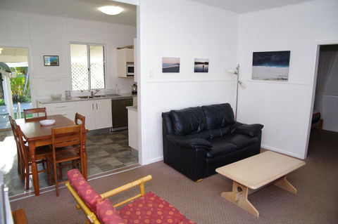 Fleur Cottage, 7 Willow Street - Accommodation QLD 5