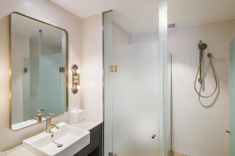 The William Inglis Mgallery - Accommodation QLD 40