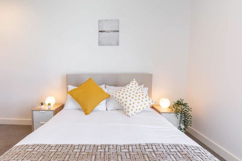 Japanese Style Waterfront Apt Wt Rooftop Pool - Accommodation QLD 7