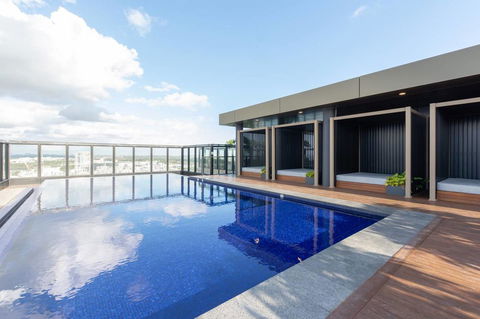 Japanese Style Waterfront Apt Wt Rooftop Pool - Accommodation QLD 10