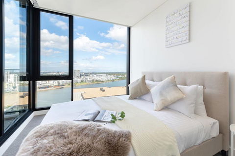 Japanese Style Waterfront Apt Wt Rooftop Pool - Accommodation QLD 15