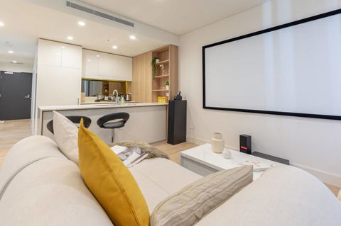 Japanese Style Waterfront Apt Wt Rooftop Pool - Accommodation QLD 16