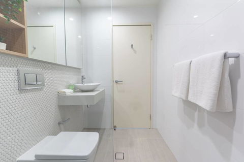 Japanese Style Waterfront Apt Wt Rooftop Pool - Accommodation QLD 5