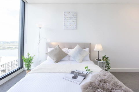 Japanese Style Waterfront Apt Wt Rooftop Pool - Accommodation QLD 8