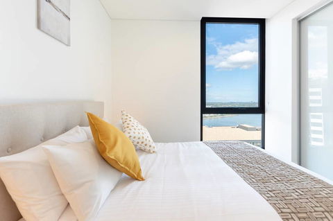 Japanese Style Waterfront Apt Wt Rooftop Pool - Accommodation QLD 21