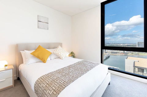 Japanese Style Waterfront Apt Wt Rooftop Pool - Accommodation QLD 26