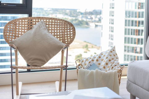 Japanese Style Waterfront Apt Wt Rooftop Pool - Accommodation QLD 3