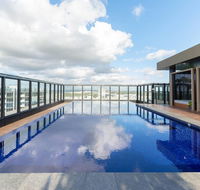 Japanese Style waterfront apt wt rooftop pool - Accommodation QLD