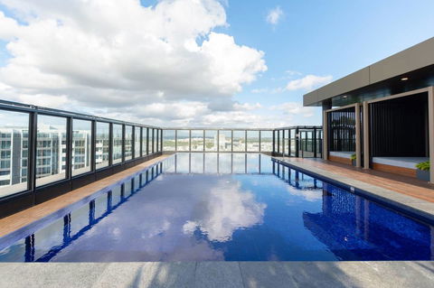 Japanese Style Waterfront Apt Wt Rooftop Pool - Accommodation QLD 0