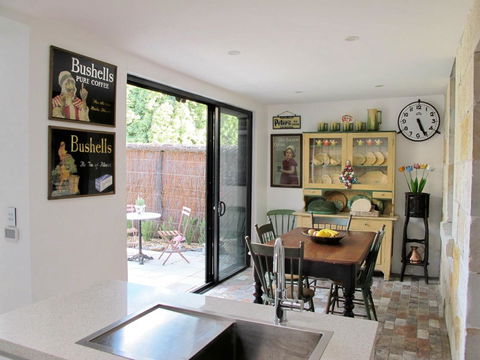 Apple Tree Cottage - Accommodation QLD 7