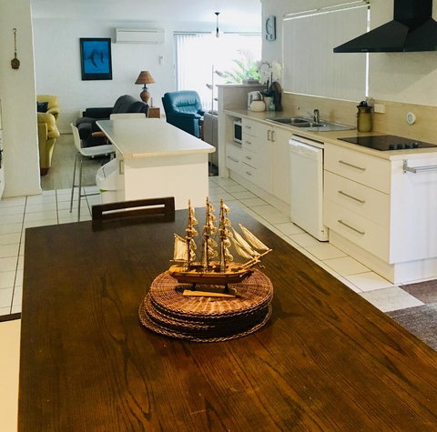 Yigala House - Accommodation QLD 11