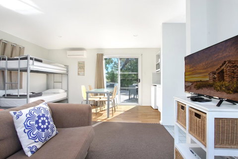 Huskisson Holiday Motel Cabins - Accommodation QLD 1