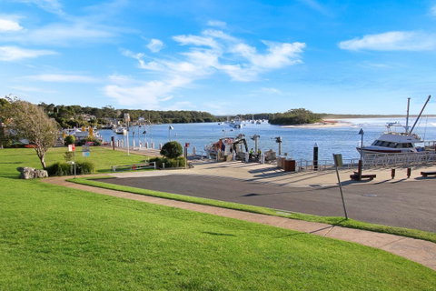 Huskisson Holiday Motel Cabins - Accommodation QLD 4