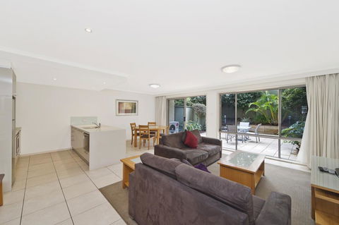 Flynns Beach Resort - Accommodation QLD 2