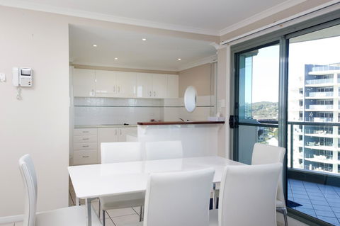 Sails Apartments - Accommodation QLD 3