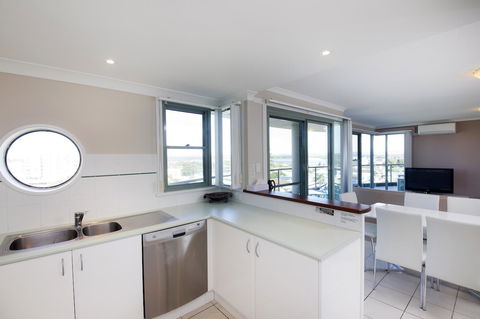 Sails Apartments - Accommodation QLD 2