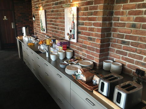 Econo Lodge Gateway Tamworth - Accommodation QLD 10