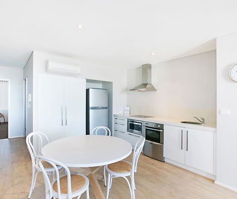 Oaks Nelson Bay Lure Suites - Accommodation QLD 1