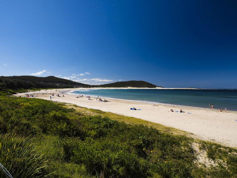 Oaks Nelson Bay Lure Suites - Accommodation QLD 4