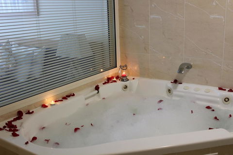The Boathouse Resort Luxury Apartments - Accommodation QLD 20