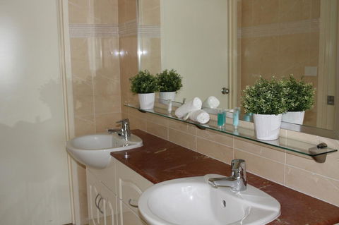 The Boathouse Resort Luxury Apartments - Accommodation QLD 18