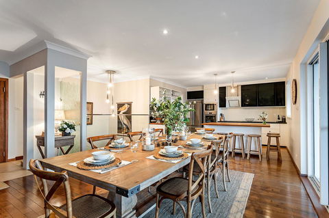 Phuza Maningi 17 Myan Close - Accommodation QLD 7