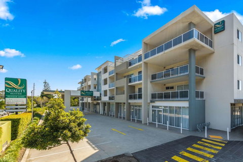 Quality Suites Pioneer Sands - Accommodation QLD 1