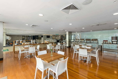 Quality Suites Pioneer Sands - Accommodation QLD 7