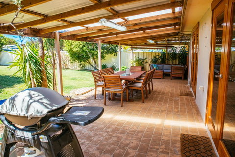 Sunbaker Pet Friendly Awards Finalist 4 Mins Walk To Culburra Beach - Accommodation QLD 0