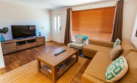 Sunbaker Pet Friendly Awards Finalist 4 Mins Walk To Culburra Beach - Accommodation QLD 7