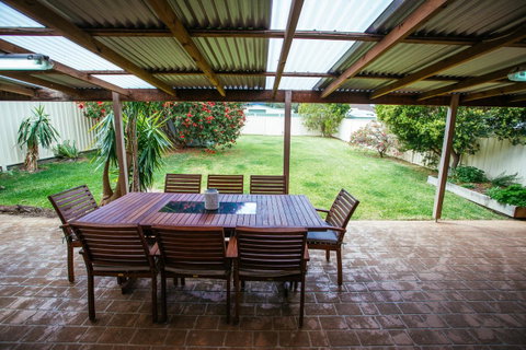Sunbaker Pet Friendly Awards Finalist 4 Mins Walk To Culburra Beach - Accommodation QLD 29