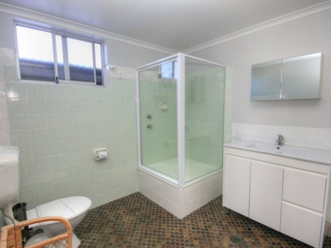 45 Wharf Street - Whole House - Accommodation QLD 8