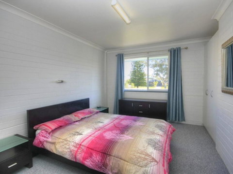 45 Wharf Street - Whole House - Accommodation QLD 12