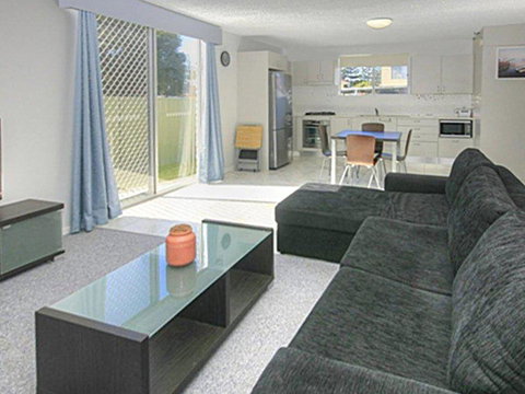 45 Wharf Street - Whole House - Accommodation QLD 2