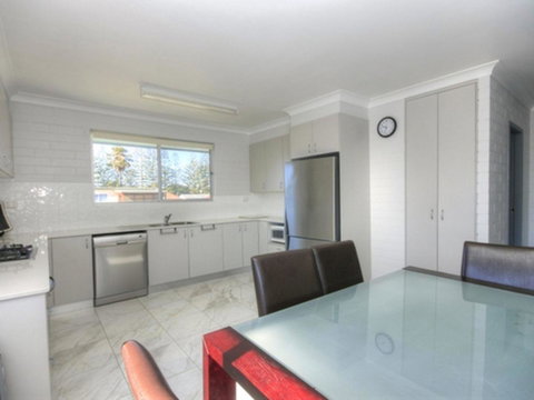 45 Wharf Street - Whole House - Accommodation QLD 7