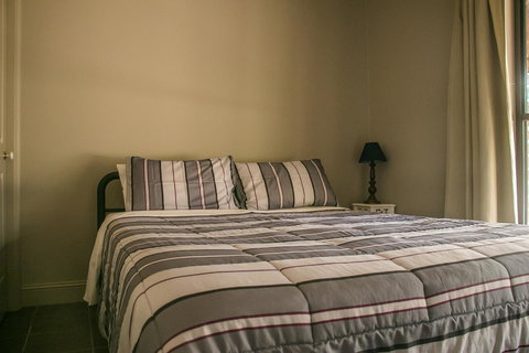 Ironstone Estate Lovedale - Accommodation QLD 13