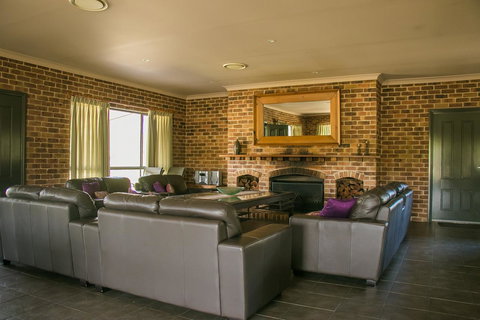 Ironstone Estate Lovedale - Accommodation QLD 2